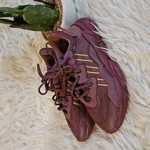 Adidas size 4 sneakers - Picture 2 of 7